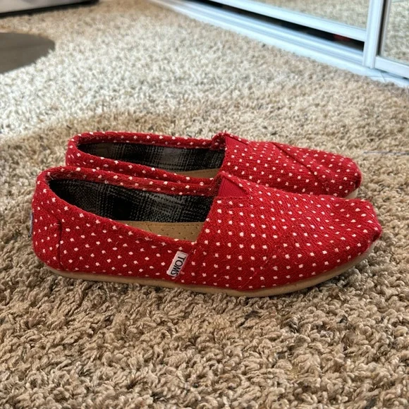 Classic Red Dot Tom’s Size 7 - Picture 2 of 9